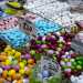 I dolci che per ci attirano di pi sono prodotti in Puglia. Si tratta dei tenerelli di Andria: colorati confetti alla mandorla, al liquore, alla frutta e al peperoncino. Noi, prima di andare via, ne prendiamo furtivamente uno. E per un attimo ritorniamo bambini